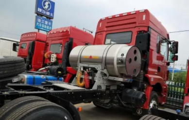 加气半挂车