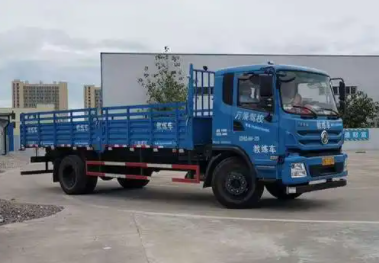 培训半挂车
